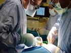 Bệnh nhân 50 tuổi phải 'nạo vét' bầu ngực do biến chứng silicon