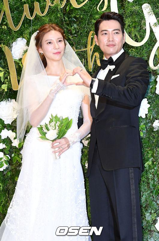 Jang Geun Suk, Hoa hậu Park Si Yeon cùng loạt sao Hàn khoe ảnh trong đám cưới mỹ nhân phim Mười - Ảnh 11.