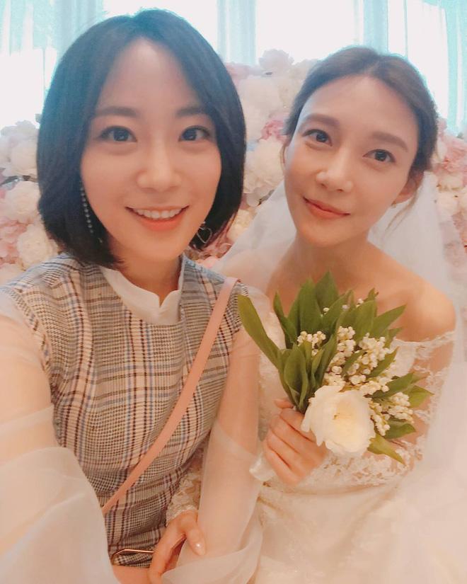 Jang Geun Suk, Hoa hậu Park Si Yeon cùng loạt sao Hàn khoe ảnh trong đám cưới mỹ nhân phim Mười - Ảnh 9.