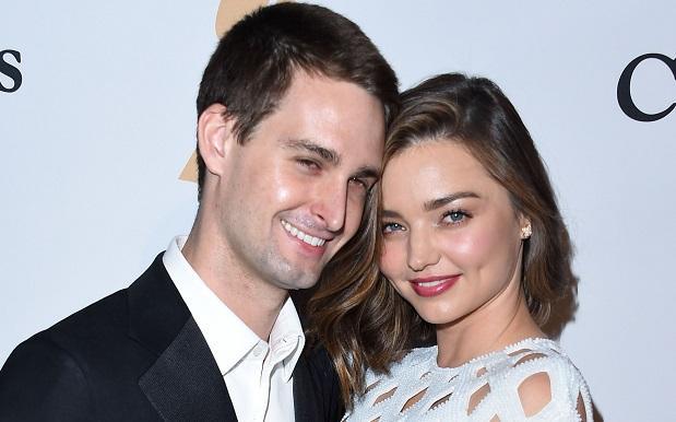 Despite being rich, Miranda Kerr and the 9X billionaire only got married in their backyard!  - Photo 4.