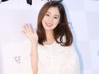 Kim Tae Hee vẫn xinh đẹp rạng rỡ dù ăn mặc giản dị giấu bụng bầu