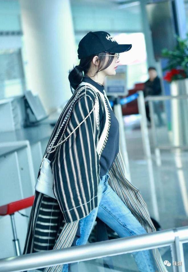 Túi mới của Chanel: Chưa ra mắt được bao lâu đã làm mưa làm gió tủ đồ của loạt sao Hoa ngữ - Ảnh 2.