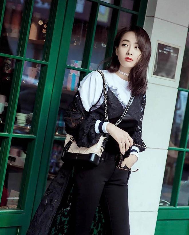 Túi mới của Chanel: Chưa ra mắt được bao lâu đã làm mưa làm gió tủ đồ của loạt sao Hoa ngữ - Ảnh 10.