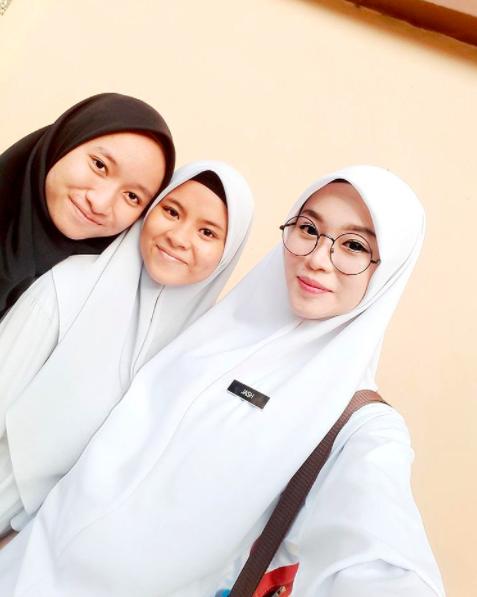 Nữ giáo viên đốn đổ học sinh và người dùng mạng bởi vẻ xinh đẹp cùng phong cách thời trang ấn tượng - Ảnh 2.