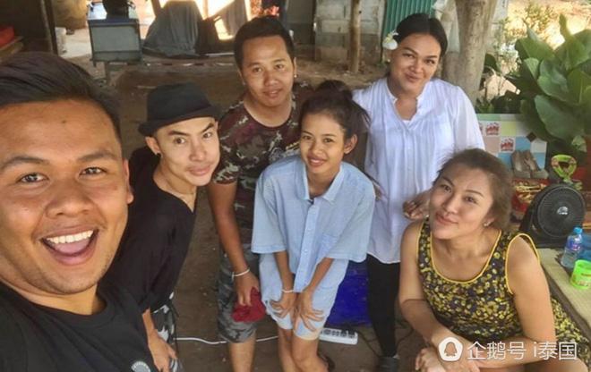 Cô dâu chú rể uất hận vì thuê nhầm thợ make up “mất tâm”, hóa trang như hề trong ngày cưới - Ảnh 12.