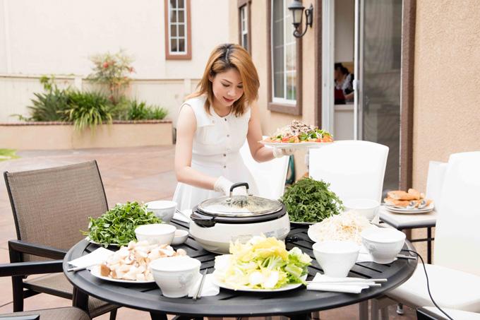 clip: ca si thanh thao tiet lo cuoc song voi nha dep, xe sang o my hinh anh 6