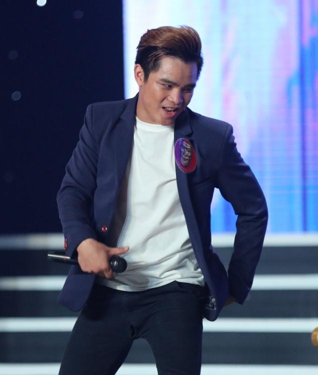 Thanh vien nhom hai X-Pro dien sung den rach quan o Cuoi xuyen Viet hinh anh 2