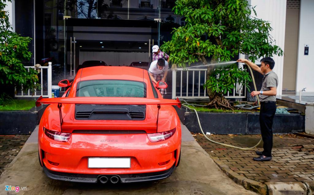 Cuong Do La tu tay rua sieu xe Porsche 911 GT3 moi tau hinh anh 3