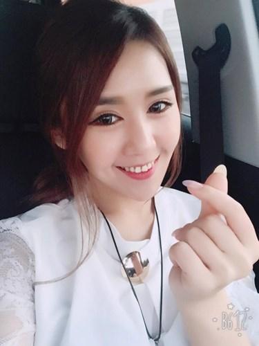 nu chinh tri gia dai loan 28 tuoi tao dang