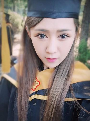 nu chinh tri gia dai loan 28 tuoi tao dang