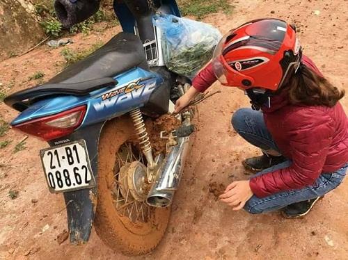 hinh anh lay dong cua co giao vung cao nga tren duong den truong hinh anh 3