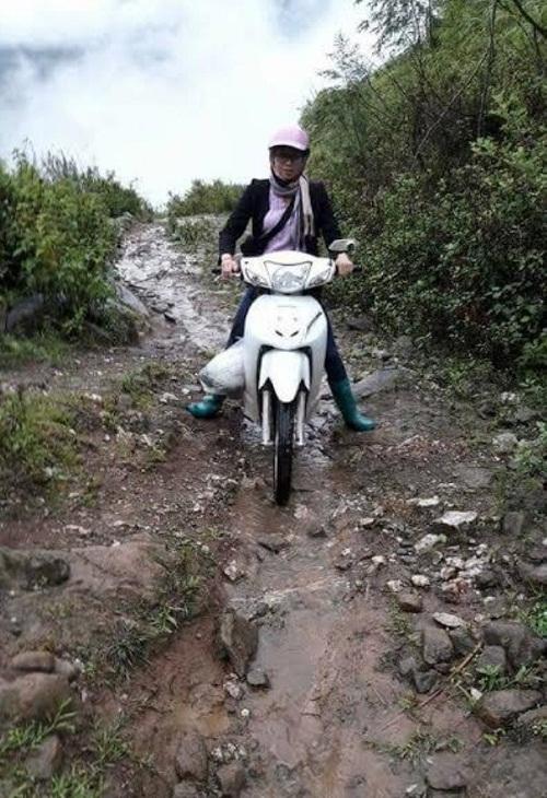 hinh anh lay dong cua co giao vung cao nga tren duong den truong hinh anh 5