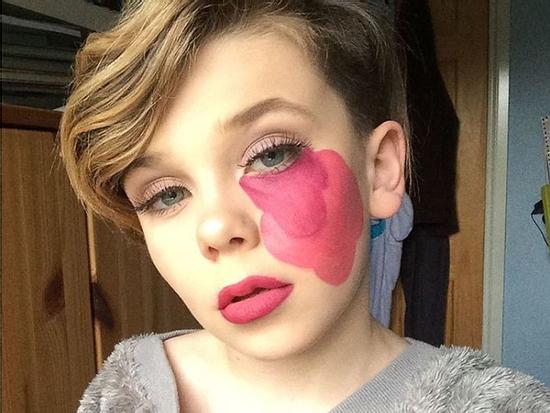 Bé trai 10 tuổi khiến các cô nàng điêu đứng vì tài trang điểm chuyên nghiệp thành thần