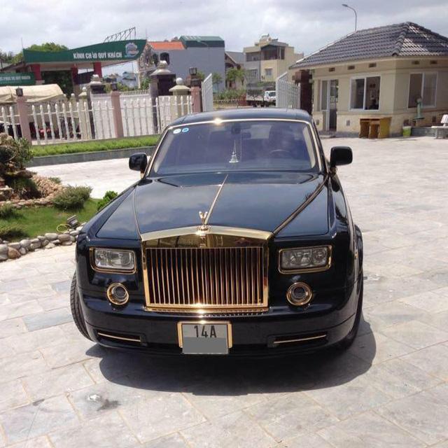 Quảng Ninh: Rolls-Royce Phantom mạ vàng chạy taxi, đổ xăng giữa đường - Ảnh 2.