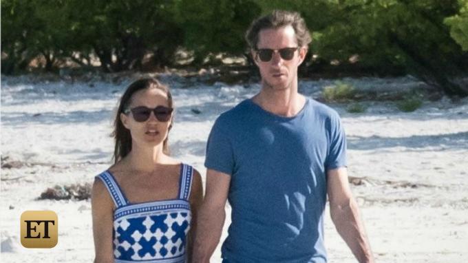 Ngay sau khi tổ chức nghi lễ chưa tới một ngày, cặp đôi đã tay trong tay bay tới Los Angeles, sau đó chuyển tiếp đến hòn đảo Tetiaroa thuộc sở hữu của đại gia Marlon Brando