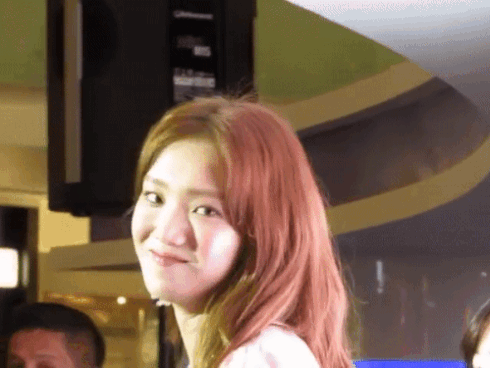 Phản ứng cực yêu của 'tiên nữ cử tạ' Lee Sung Kyung khi nghe fan hô tên người yêu