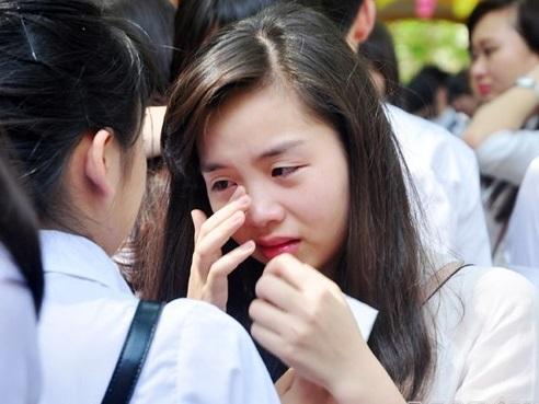 Học sinh 'khóc như mưa' ngày liên hoan chia tay cuối cấp