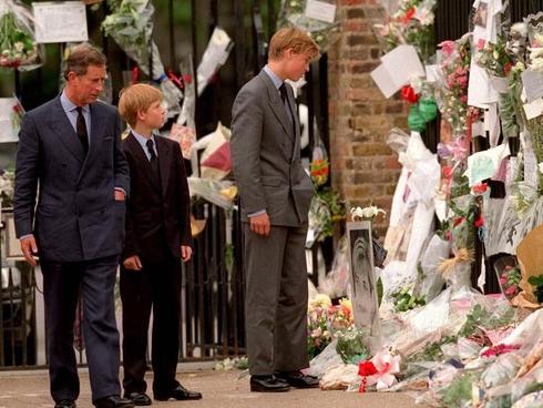 Hé lộ những sự thật động trời về đám tang Công nương Diana mà Hoàng gia Anh giấu kín 20 năm nay
