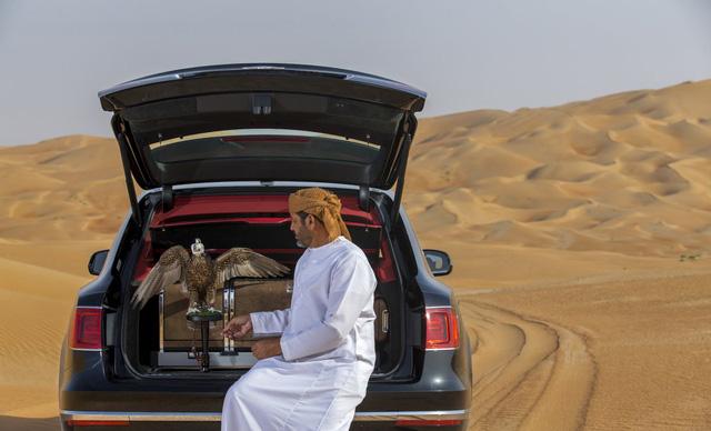 Nhà giàu Trung Đông mua hẳn Bentley Bentayga phiên bản giới hạn phục vụ thú... chơi chim - Ảnh 3.