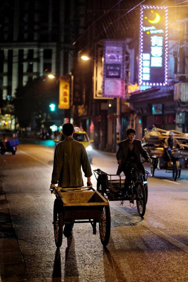 co mot thuong hai dep va binh yen den la luc nua dem hinh anh 4