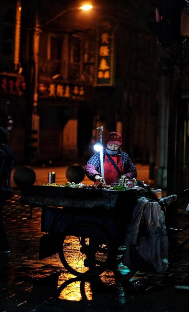 co mot thuong hai dep va binh yen den la luc nua dem hinh anh 6