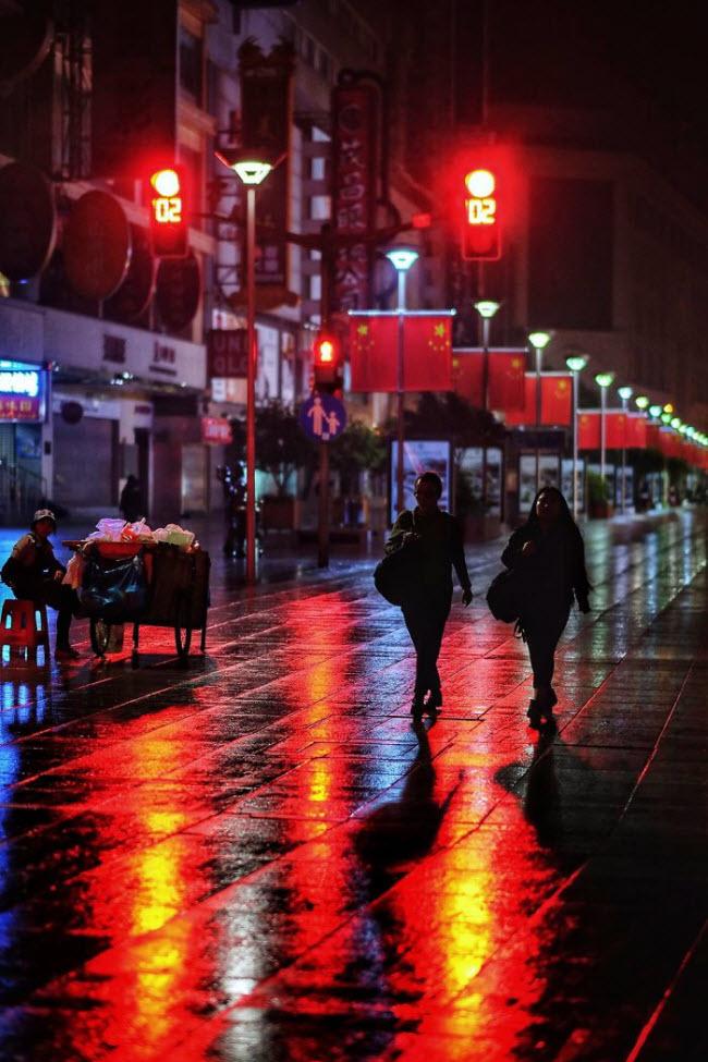 co mot thuong hai dep va binh yen den la luc nua dem hinh anh 8