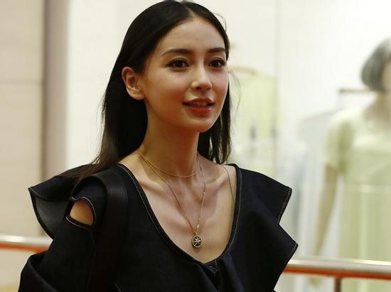 Angela Baby lộ thân hình trơ xương trong những bức ảnh không photoshop