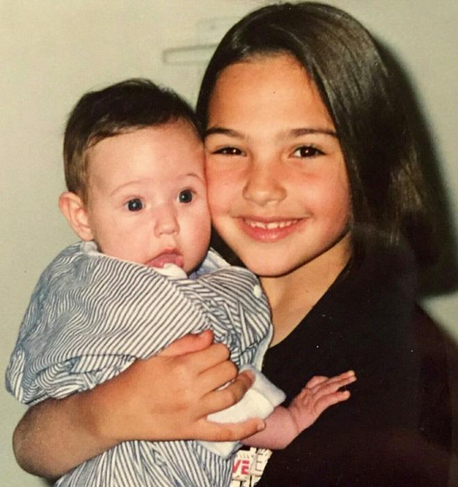 Wonder Woman Gal Gadot - Mỹ nhân tuyệt sắc chẳng thèm vương miện Hoa hậu Hoàn vũ để nổi tiếng! - Ảnh 2.