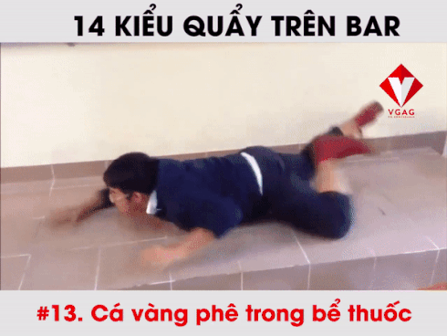 Quẩy trên bar một mình một kiểu, chàng trai khiến người xem bật cười vì quá đáng yêu-1