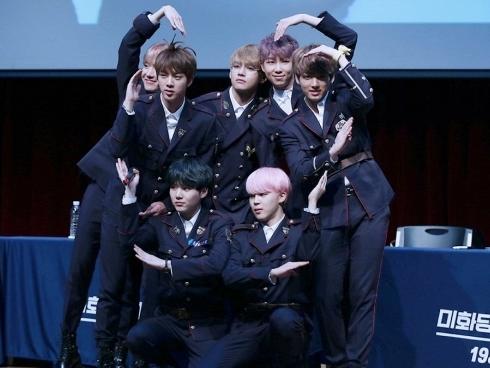 Lý do các idol Kpop bán được nhiều album đến vậy là đây!