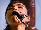 Người phụ nữ ngậm bọ cạp sống trong miệng lập kỷ lục Guinness