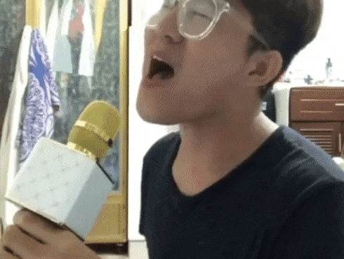 Chàng trai 'đại náo' phố Tây Bùi Viện lại khiến chị em thổn thức cover hit của Hương Tràm