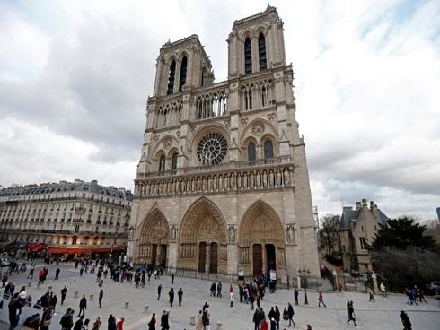 Nổ súng ở khu vực Nhà thờ Đức Bà Paris