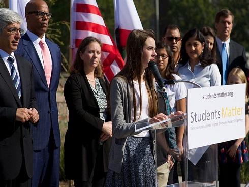 Vụ kiện lịch sử: 9 học sinh đòi được học với giáo viên giỏi