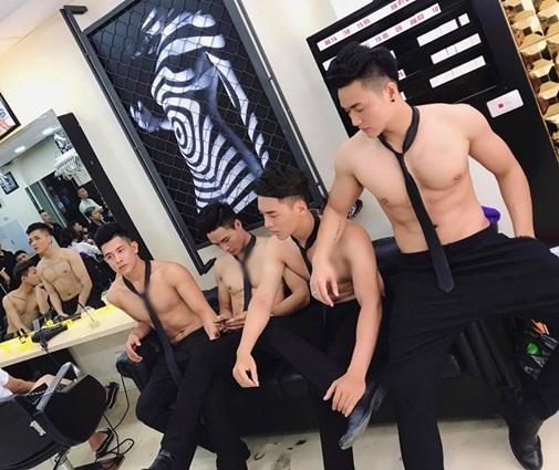 Hà Nội: Hình ảnh các cửa hàng cắt tóc, gội đầu trước khi tạm đóng cửa