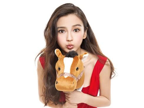 Vì sao Angela Baby U30, đã sinh con mà ai cũng nhầm tưởng là nữ sinh?