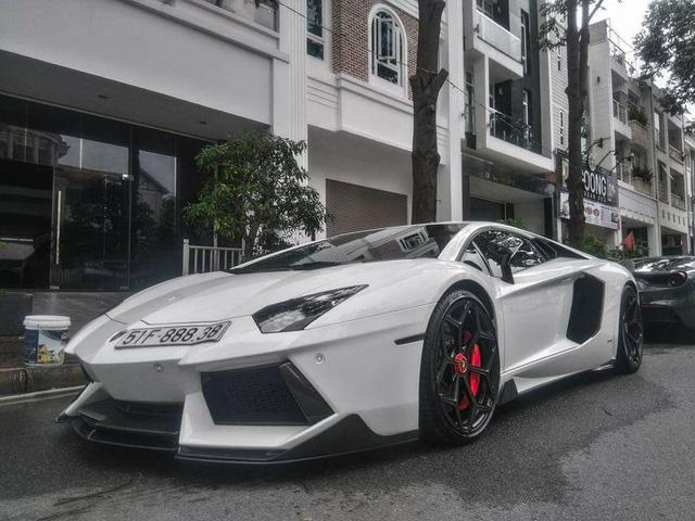 lamborghini-aventador-chinh-hang-do-la-zang-khung-trong-nha-cuong-do-la6