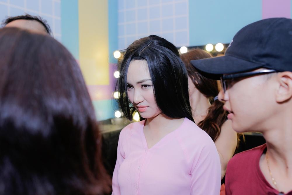 Ca sĩ Hòa Minzy - 9