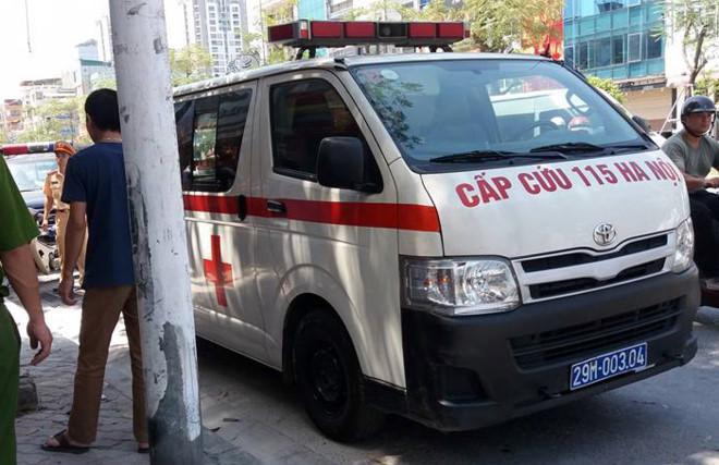 Trưa 5/6, một phụ nữ ngoài 60 tuổi điều khiển xe máy lưu thông trên khu vực Xã Đàn - Nam Đồng (Đống Đa, Hà Nội) rồi tạt xe vào lề đường, gục xuống bất tỉnh. Khi lực lượng y tế có mặt, người phụ nữ này ngừng thở. Trước đó, ngày 3/6, người dân phát hiện một nam giới được xác định đã tử vong tại thôn Lễ Pháp (huyện Đông Anh). Được biết, cả 2 nạn nhân nói trên tử vong trong đợt nắng nóng vừa qua.