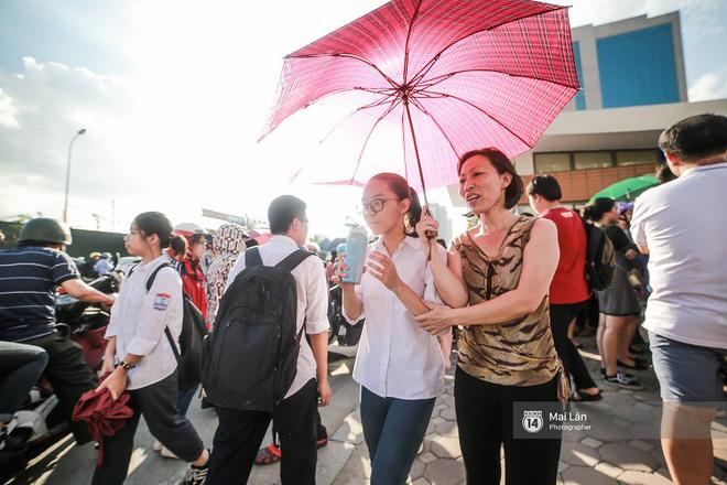 neu-ai-muon-hieu-long-cha-me-hay-cu-den-cong-truong-nhung-ngay-thi9