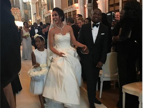 Đám cưới sang chảnh với 1 triệu bông hồng của con trai tỷ phú da màu giàu nhất thế giới