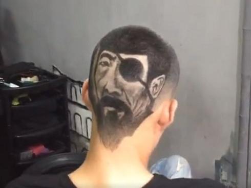 Hết Phan Quân, Phan Hải lại xuất hiện Thế 'Chột' trong cửa hàng cắt tóc