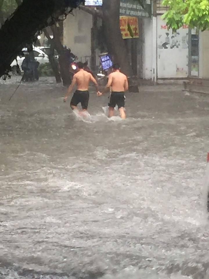 hanh-dong-ba-dao-khi-troi-mua5