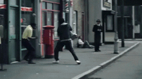 anh-dong-cu-phai-khien-nguoi-khac-hu-hon2