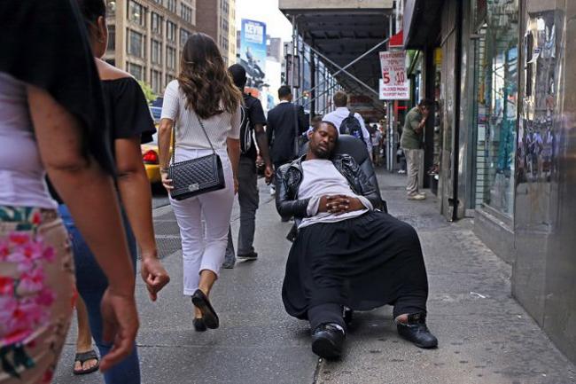 /giai-ngo-voi-loat-anh-kho-do-tren-pho10