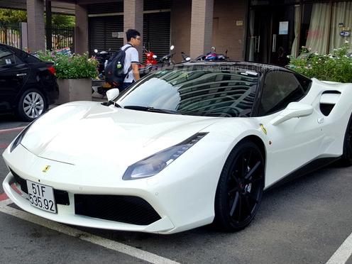 Ferrari 488 GTB của thiếu gia Hà Nội có gì hot