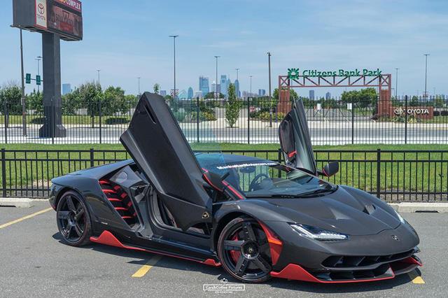 cap-doi-sieu-pham-cuc-dat-cuc-hiem-khoe-dang-cung-hang-chuc-sieu-xe-tai-my1