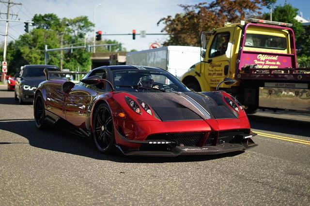 cap-doi-sieu-pham-cuc-dat-cuc-hiem-khoe-dang-cung-hang-chuc-sieu-xe-tai-my2