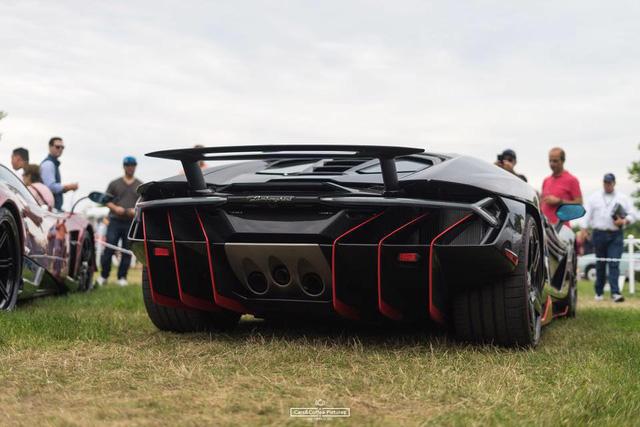 cap-doi-sieu-pham-cuc-dat-cuc-hiem-khoe-dang-cung-hang-chuc-sieu-xe-tai-my5