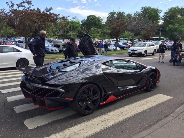 cap-doi-sieu-pham-cuc-dat-cuc-hiem-khoe-dang-cung-hang-chuc-sieu-xe-tai-my6